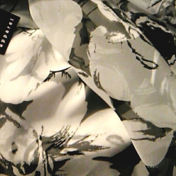 Connected Apparel Black and White Floaty Dress - Picture 10 of 10